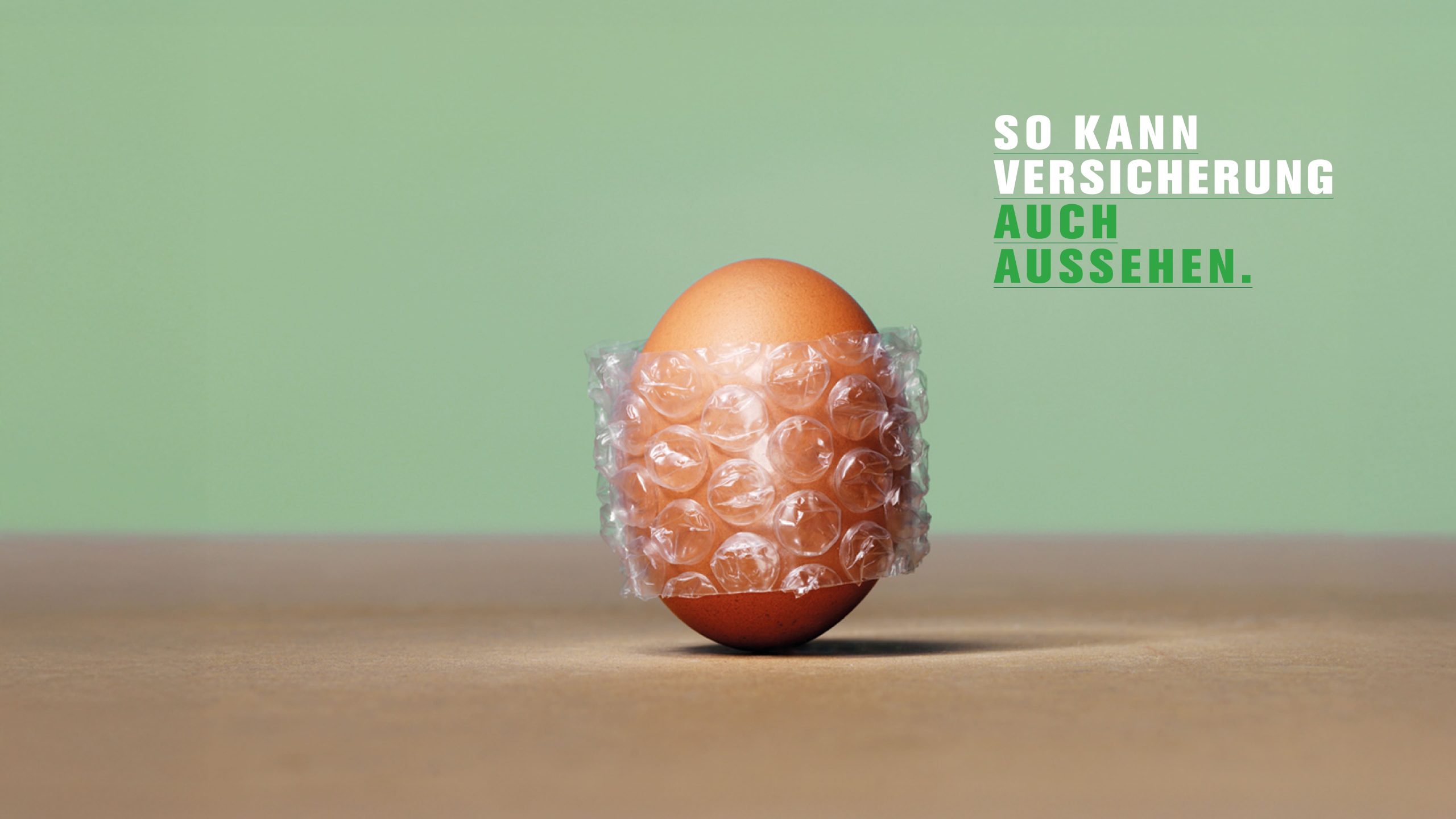 Ei mit Luftpolsterfolie als visuelles Motiv für die Deniz Versicherungsagentur – Corporate Design B2B von Simone Rees als Branding Freelancer.